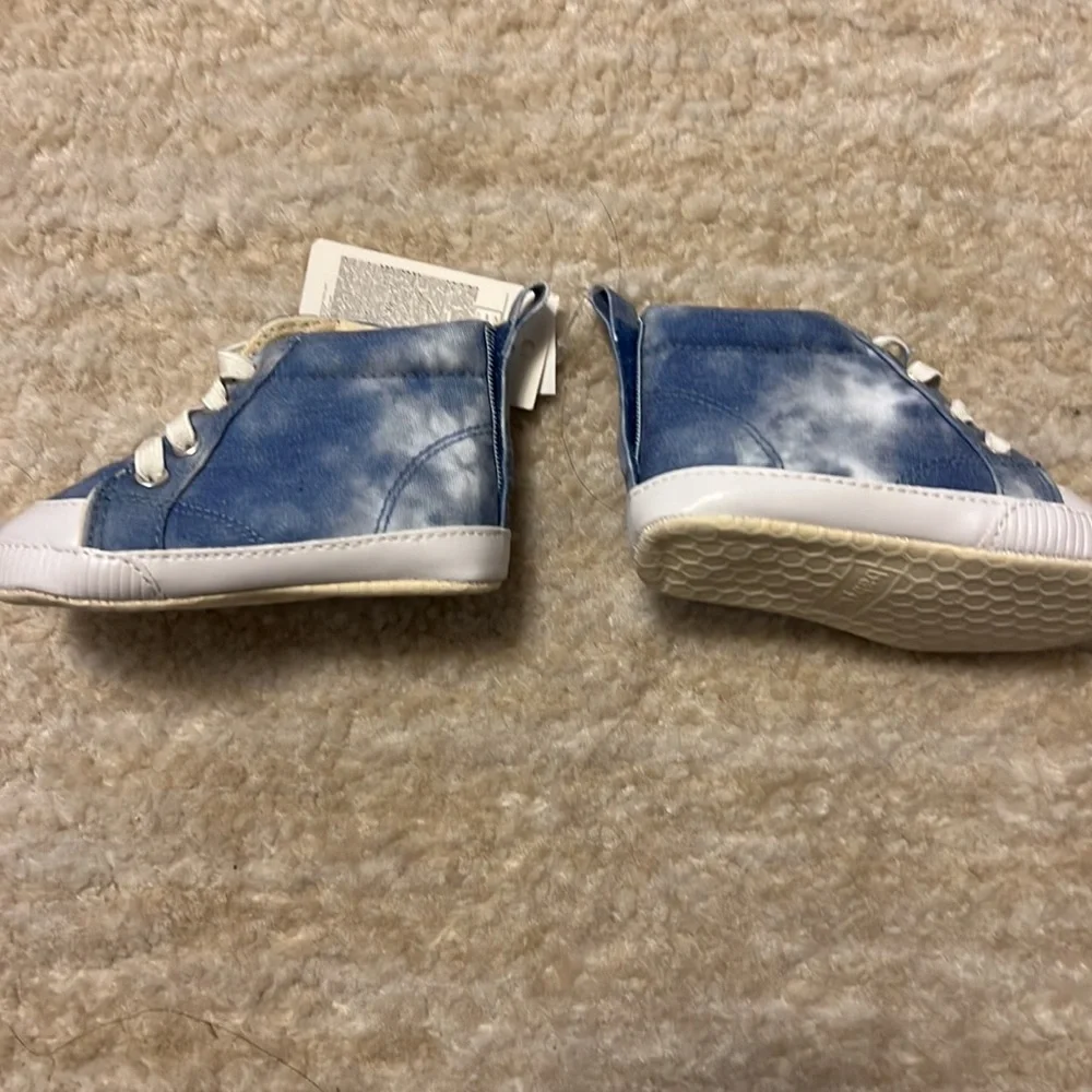 NWT Baby Gap Gender Neutral Blue & White Tie Dyed High Top Sneakers